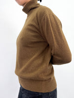 Charger l&#39;image dans la galerie, Pull col roulé marron • taille S
