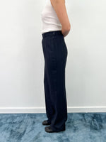 Load image into Gallery viewer, Vintage pleated trousers - size 40
