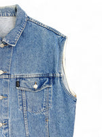 Load image into Gallery viewer, Veste en jean sans manche • taille M/L
